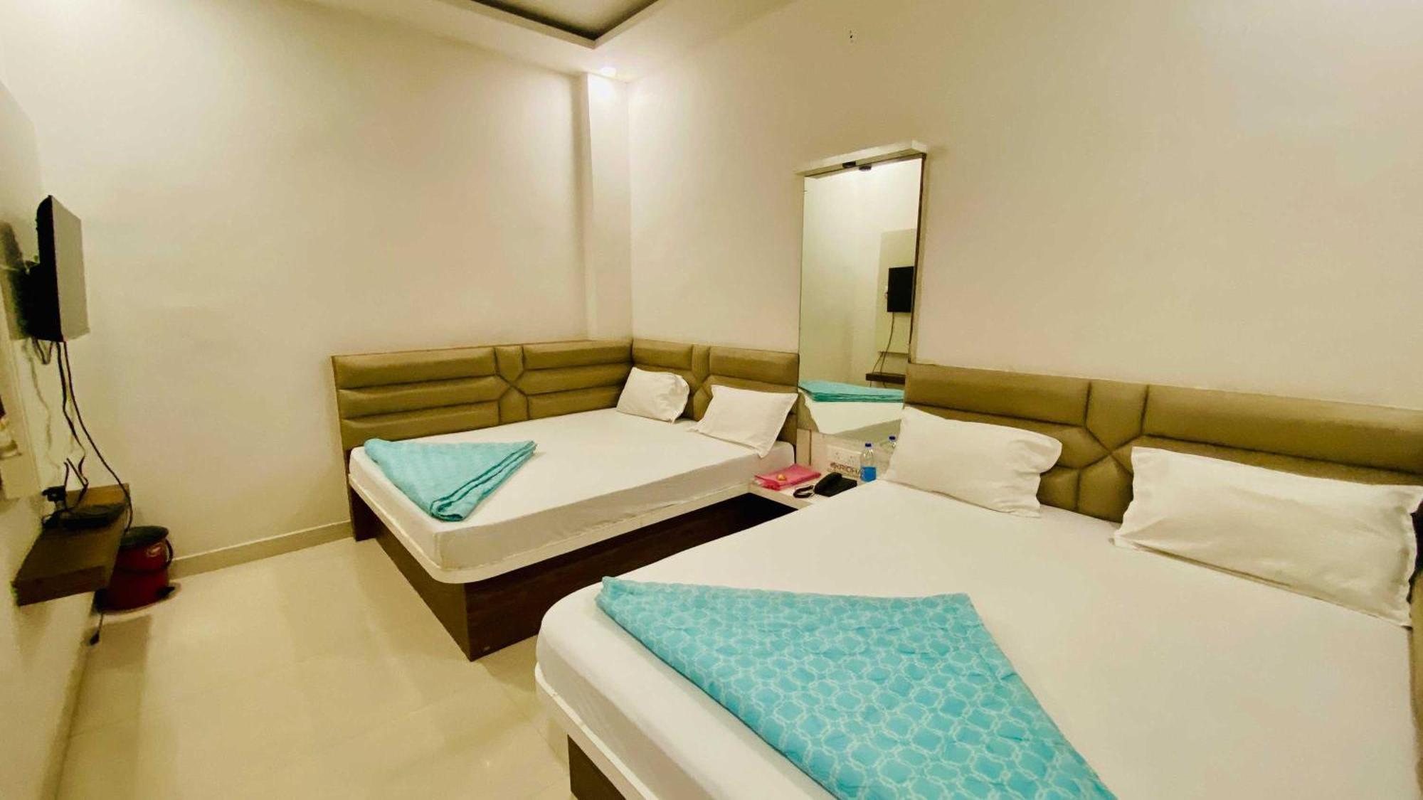 Hotel Gayatri Palace Godarpura Exterior photo