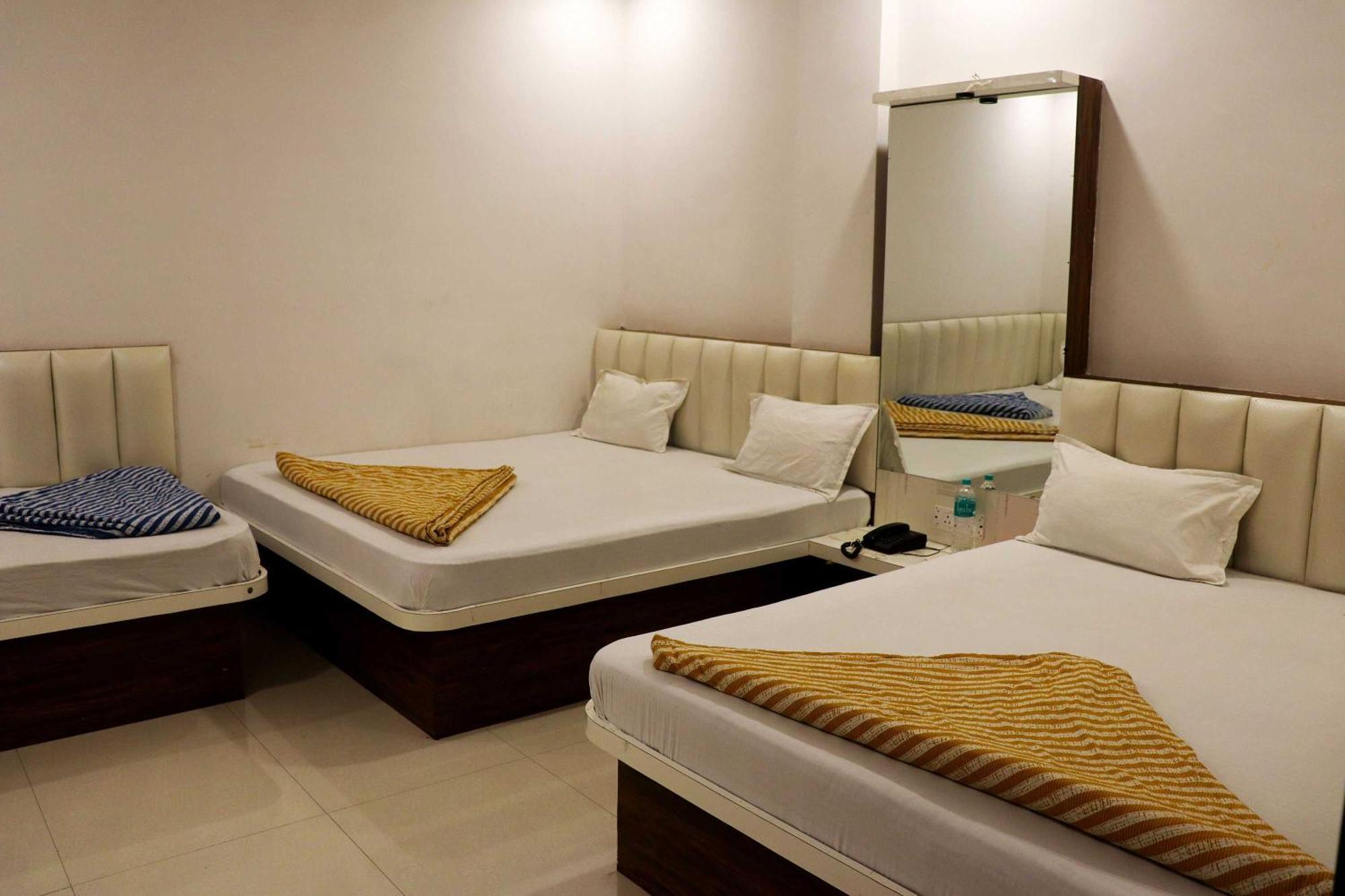 Hotel Gayatri Palace Godarpura Exterior photo