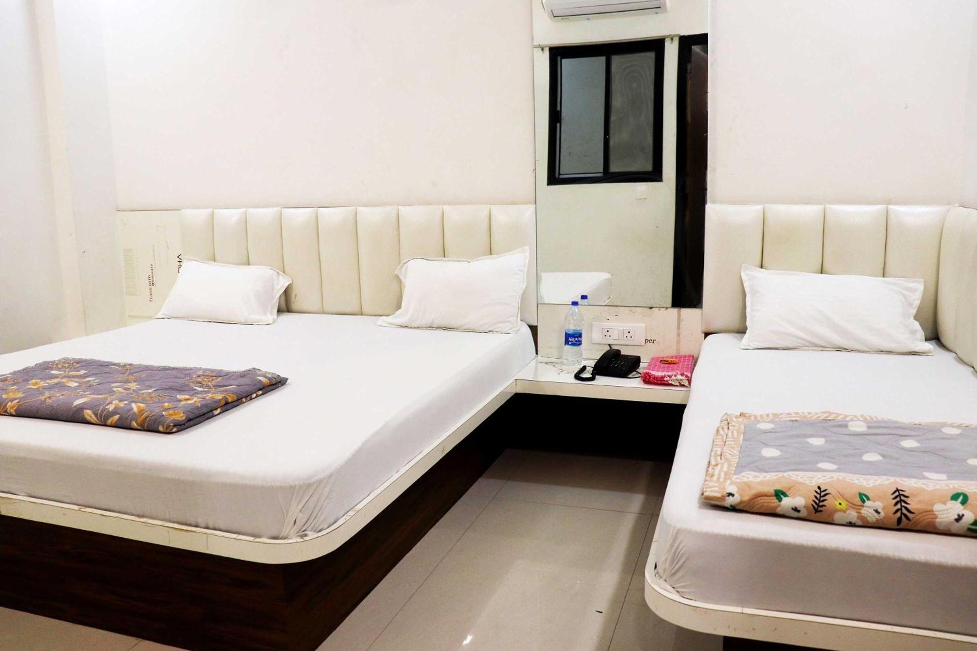 Hotel Gayatri Palace Godarpura Exterior photo