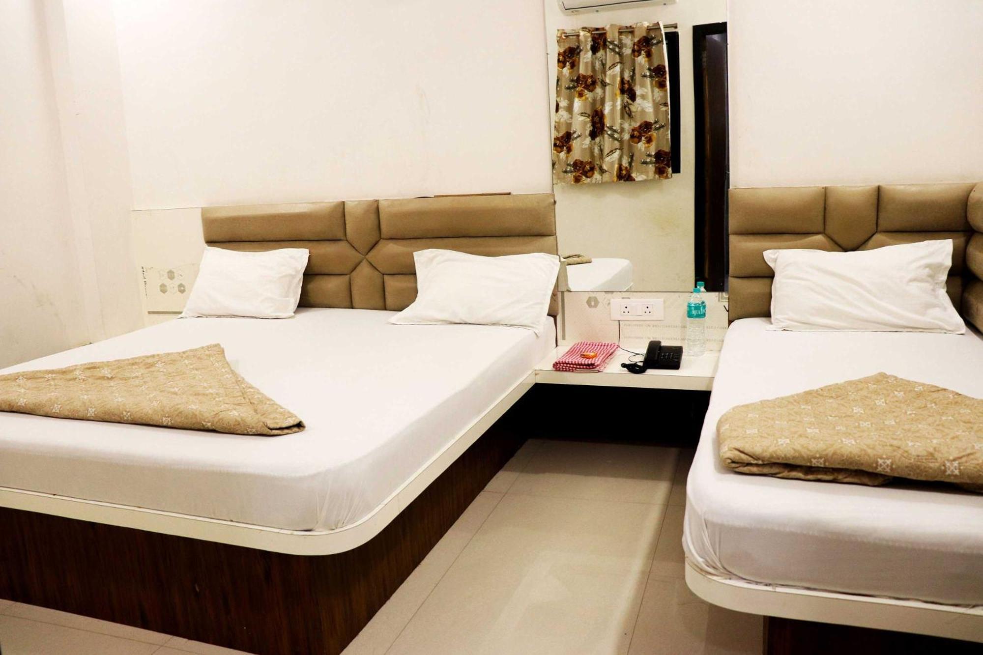 Hotel Gayatri Palace Godarpura Exterior photo